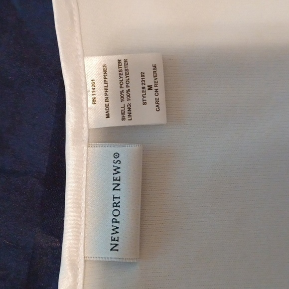 💙🏍Elegant White Sleeveless Top with Black Embellished Waist - Picture 6 of 9